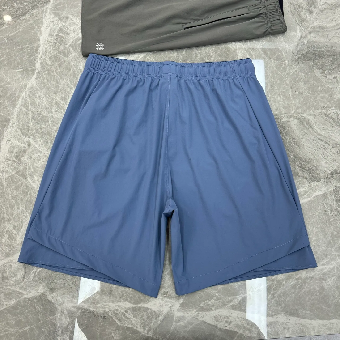 195 ⚜️ KOLON SPORT KOLON outdoor quick-drying sports and casual shorts. Recommended for high order! The material of these shorts is soft, keeping you cool and comfortable even on hot summer days. The fabric is lightweight, durable and super silky! Super elastic! It’s really super good-looking and easy to wear! The styles and colors are very rich, whether you are going to the mountains or the sea or on the city streets, they can meet your dressing needs ~ The king of outdoor Versatile, loose version. Let you do whatever you want! Color: Black.Blue.Gray.Sizes: M-3XL (175/140 pounds recommended L) Black off 3xl